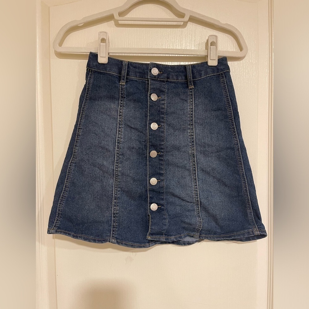 Mossimo blue denim button up skirt​​​​​​​​